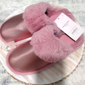 Auden Pink Fuzzy Slippers S 5/6